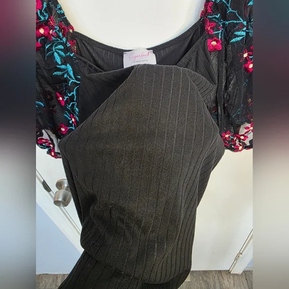 Sugarfox Black Ribbed Floral Balloon Sleeve Top - Picture 6 of 8